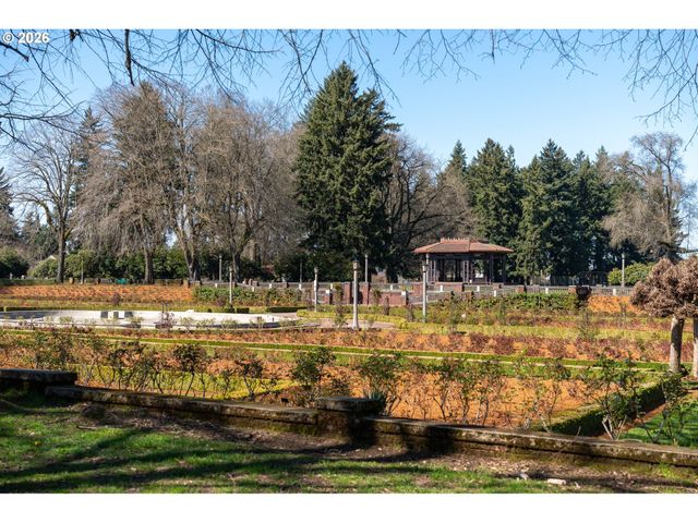 7024 N ALBINA Ave N, Portland, OR 97217