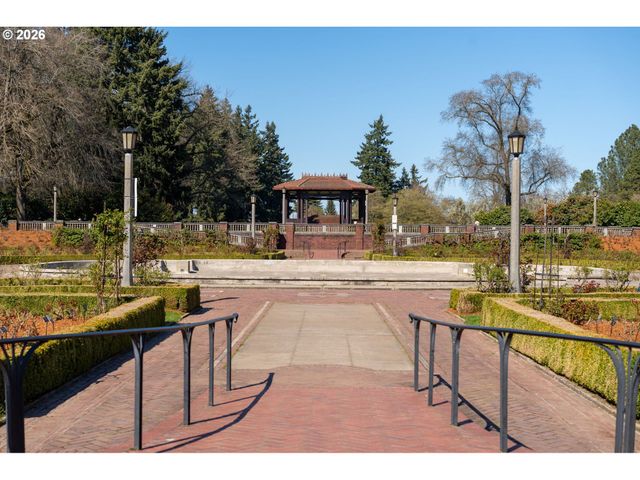 7024 N ALBINA Ave N, Portland, OR 97217