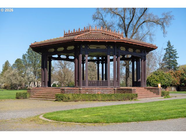 7024 N ALBINA Ave N, Portland, OR 97217