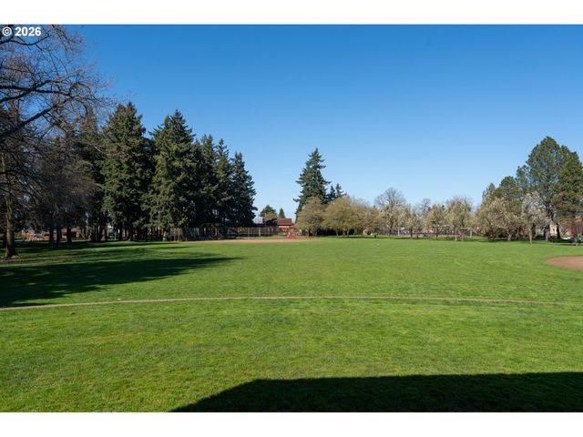 7024 N ALBINA Ave N, Portland, OR 97217