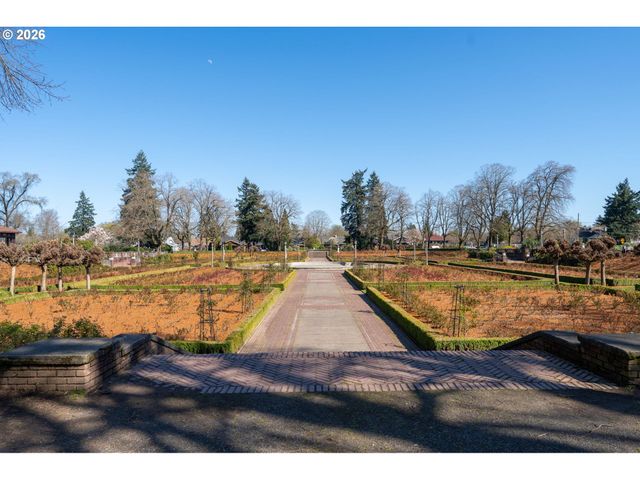 7024 N ALBINA Ave N, Portland, OR 97217