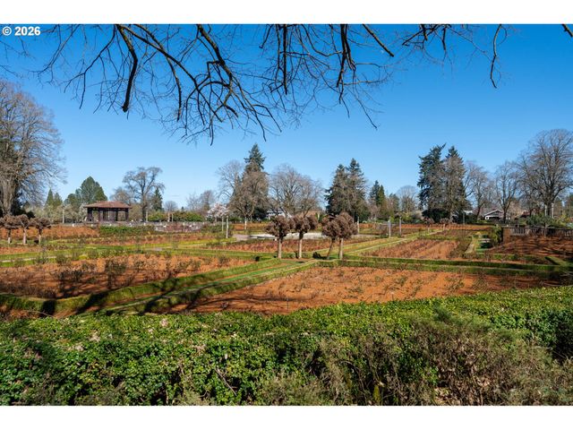 7024 N ALBINA Ave N, Portland, OR 97217