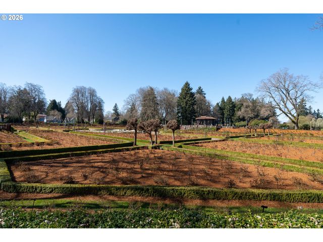 7024 N ALBINA Ave N, Portland, OR 97217