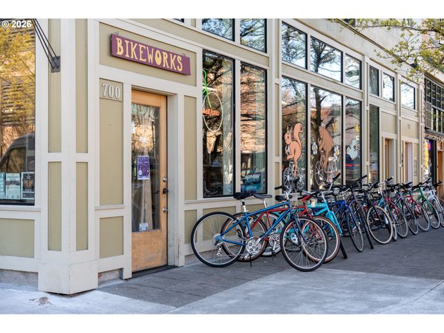 7024 N ALBINA Ave N, Portland, OR 97217