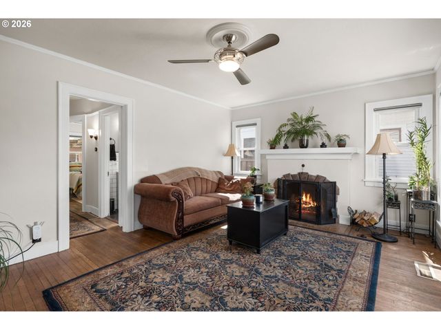 7024 N ALBINA Ave N, Portland, OR 97217