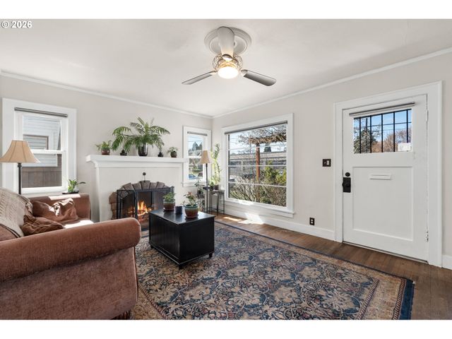 7024 N ALBINA Ave N, Portland, OR 97217