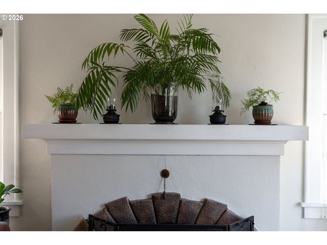 7024 N ALBINA Ave N, Portland, OR 97217