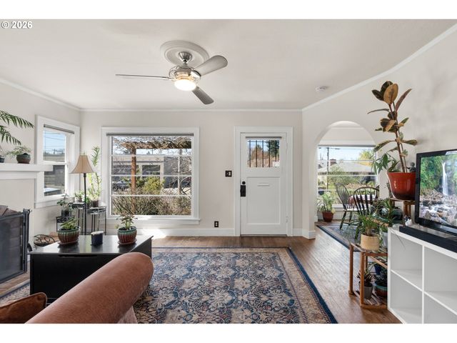 7024 N ALBINA Ave N, Portland, OR 97217