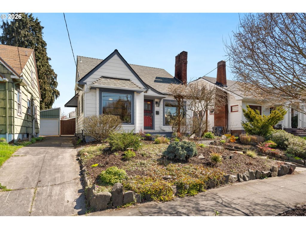 7024 N ALBINA Ave N, Portland, OR 97217