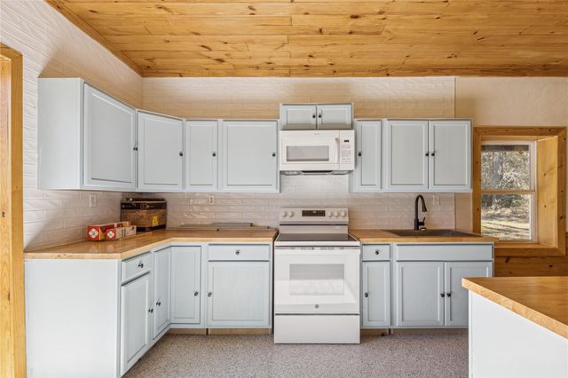 118 Roosevelt Street, Shepherd, TX 77371