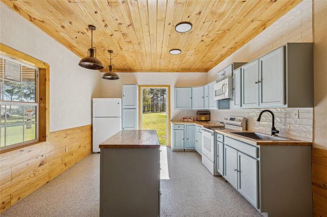 118 Roosevelt Street, Shepherd, TX 77371