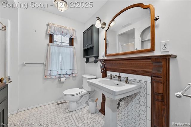 30760 Bayview Drive, Gibraltar, MI 48173