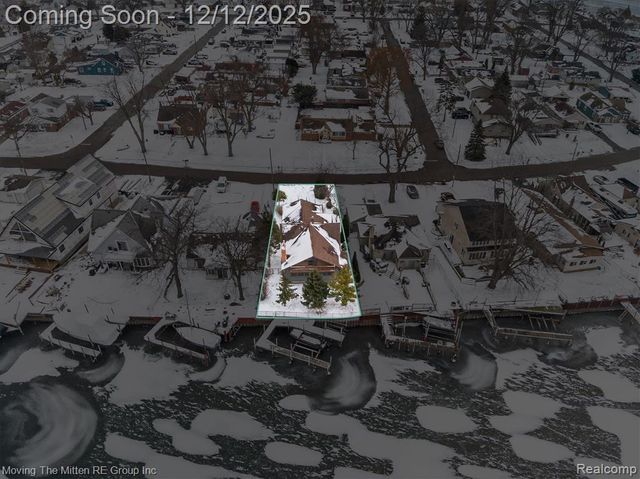 30760 Bayview Drive, Gibraltar, MI 48173