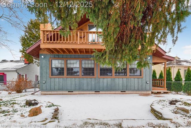 30760 Bayview Drive, Gibraltar, MI 48173