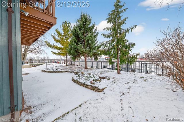 30760 Bayview Drive, Gibraltar, MI 48173