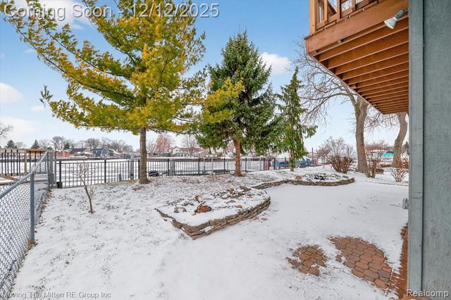 30760 Bayview Drive, Gibraltar, MI 48173