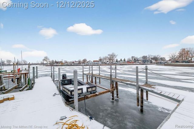 30760 Bayview Drive, Gibraltar, MI 48173