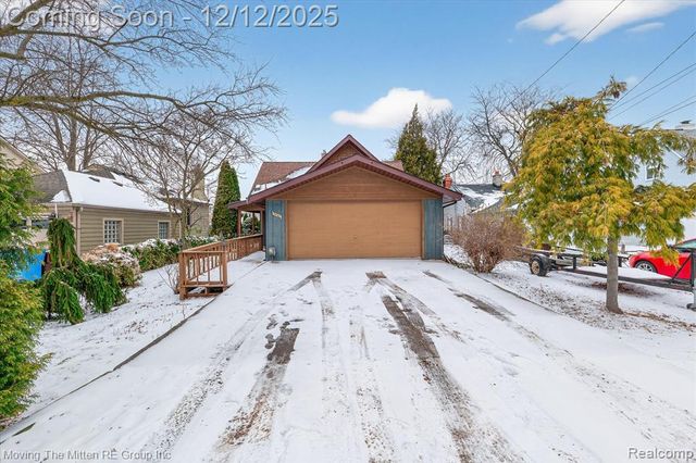 30760 Bayview Drive, Gibraltar, MI 48173