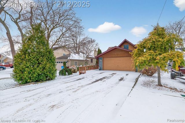 30760 Bayview Drive, Gibraltar, MI 48173