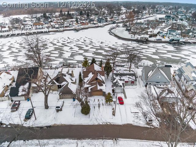 30760 Bayview Drive, Gibraltar, MI 48173