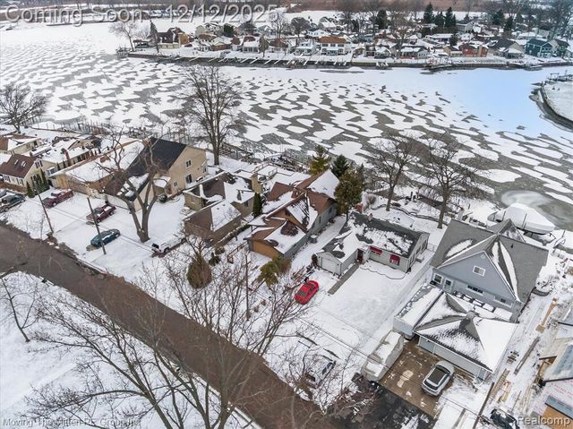 30760 Bayview Drive, Gibraltar, MI 48173