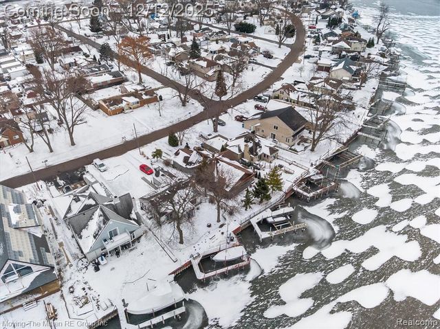 30760 Bayview Drive, Gibraltar, MI 48173