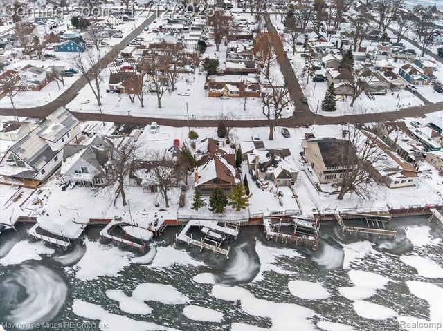 30760 Bayview Drive, Gibraltar, MI 48173