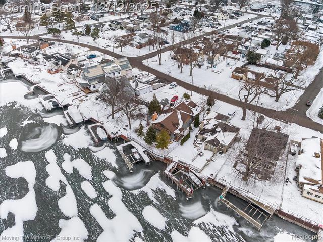 30760 Bayview Drive, Gibraltar, MI 48173