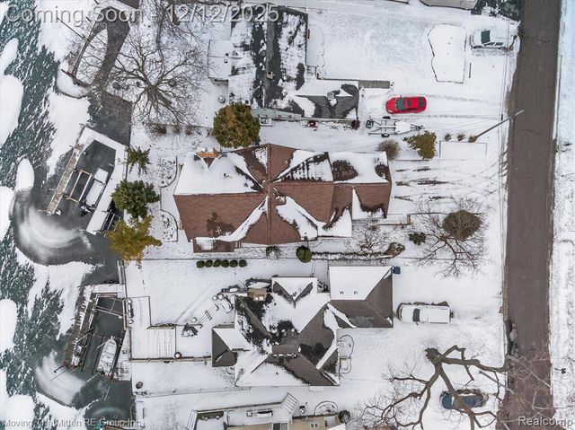 30760 Bayview Drive, Gibraltar, MI 48173