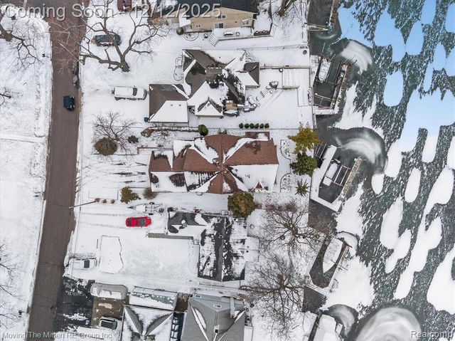 30760 Bayview Drive, Gibraltar, MI 48173