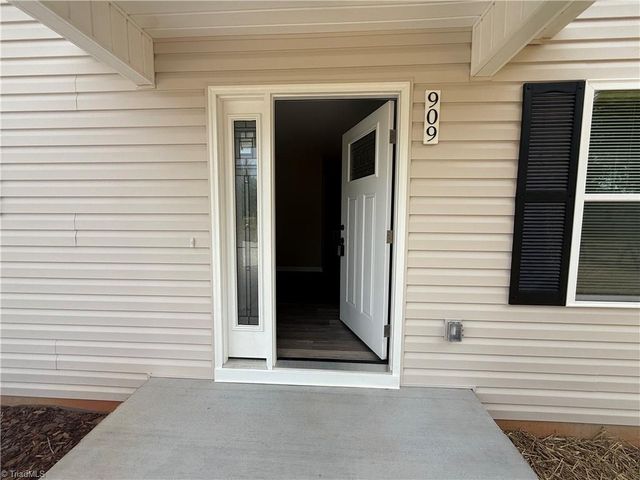 909 Eleanor Drive, Lexington, NC 27295