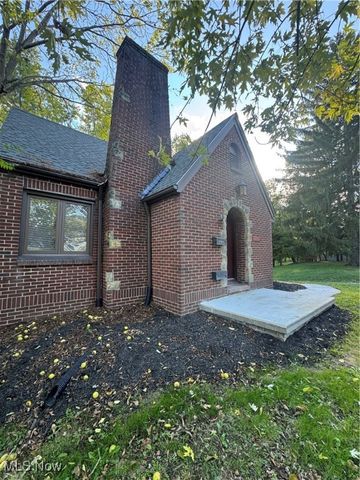2442 Newton Street, Akron, OH 44305