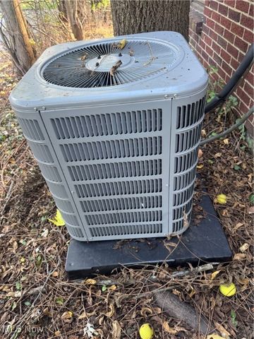 2442 Newton Street, Akron, OH 44305