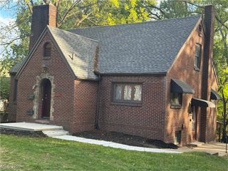 2442 Newton Street, Akron, OH 44305