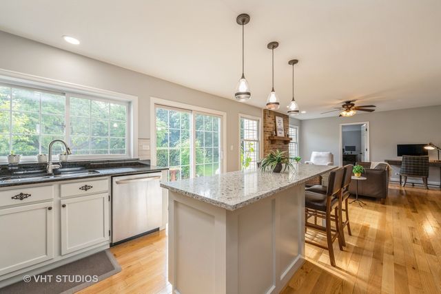 603 Arlington Parkway, Sleepy Hollow, IL 60118