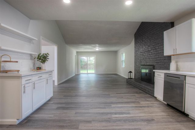 24605 Camwood Ct Road, Huntsville, TX 77320