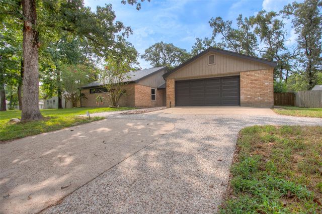 24605 Camwood Ct Road, Huntsville, TX 77320