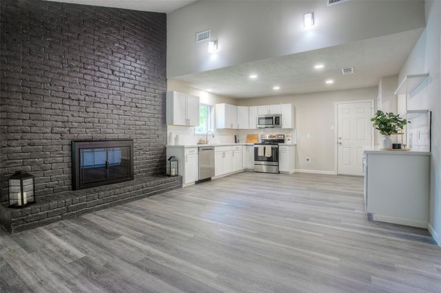 24605 Camwood Ct Road, Huntsville, TX 77320