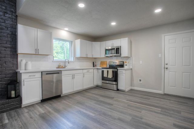 24605 Camwood Ct Road, Huntsville, TX 77320