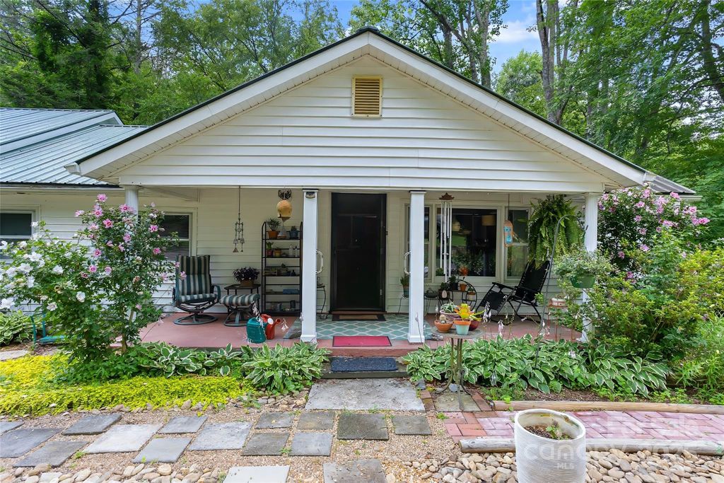 524 Clear Creek Road, Burnsville, NC 28714