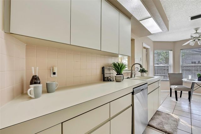 6071 ZIRKELS CIRCLE, Brooksville, FL 34604