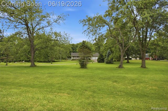 5739 Suntar Valley Drive, Fowlerville, MI 48836