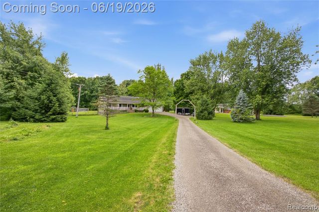 5739 Suntar Valley Drive, Fowlerville, MI 48836