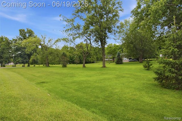 5739 Suntar Valley Drive, Fowlerville, MI 48836