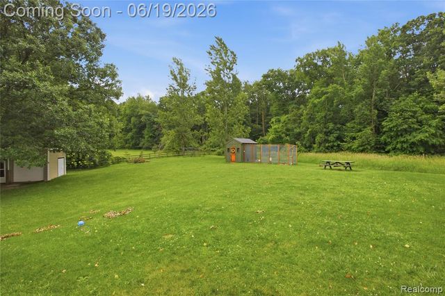 5739 Suntar Valley Drive, Fowlerville, MI 48836