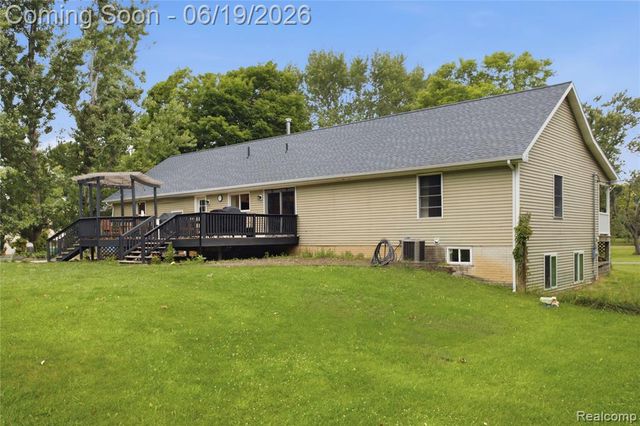 5739 Suntar Valley Drive, Fowlerville, MI 48836