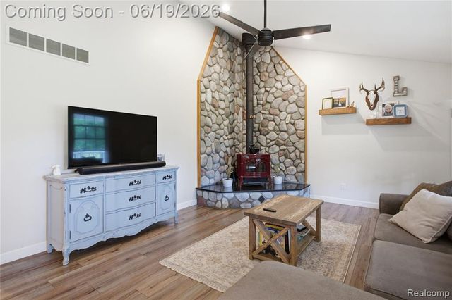 5739 Suntar Valley Drive, Fowlerville, MI 48836