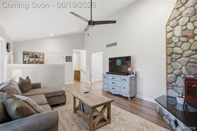 5739 Suntar Valley Drive, Fowlerville, MI 48836