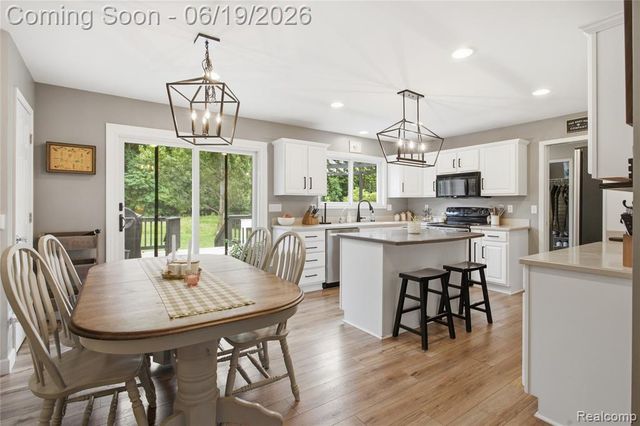 5739 Suntar Valley Drive, Fowlerville, MI 48836