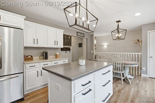 5739 Suntar Valley Drive, Fowlerville, MI 48836